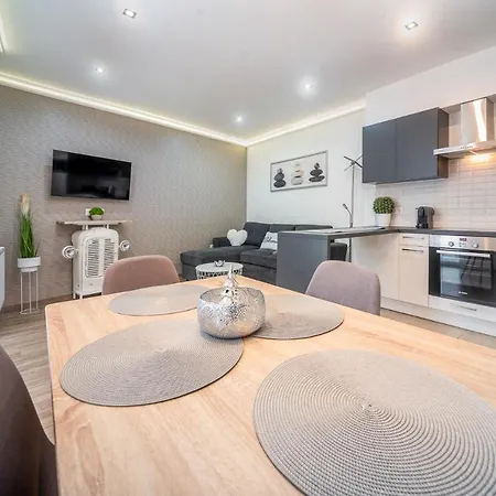 Grace Pine 3 * Budapest