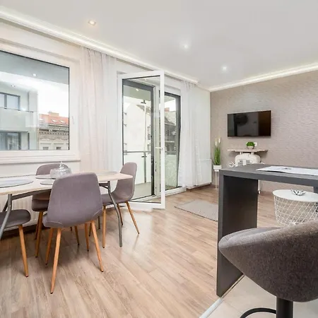Grace Pine 3 Apartment Budapest