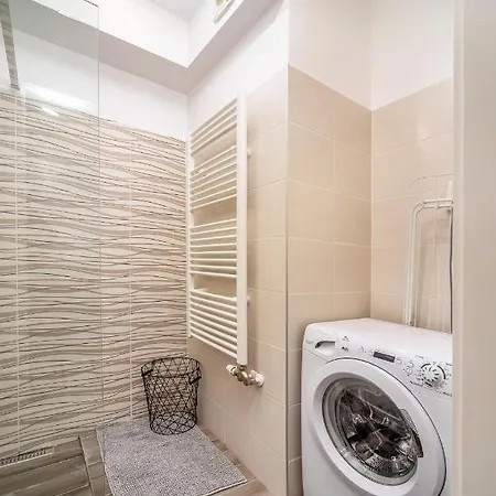 Grace Pine 3 * Budapest